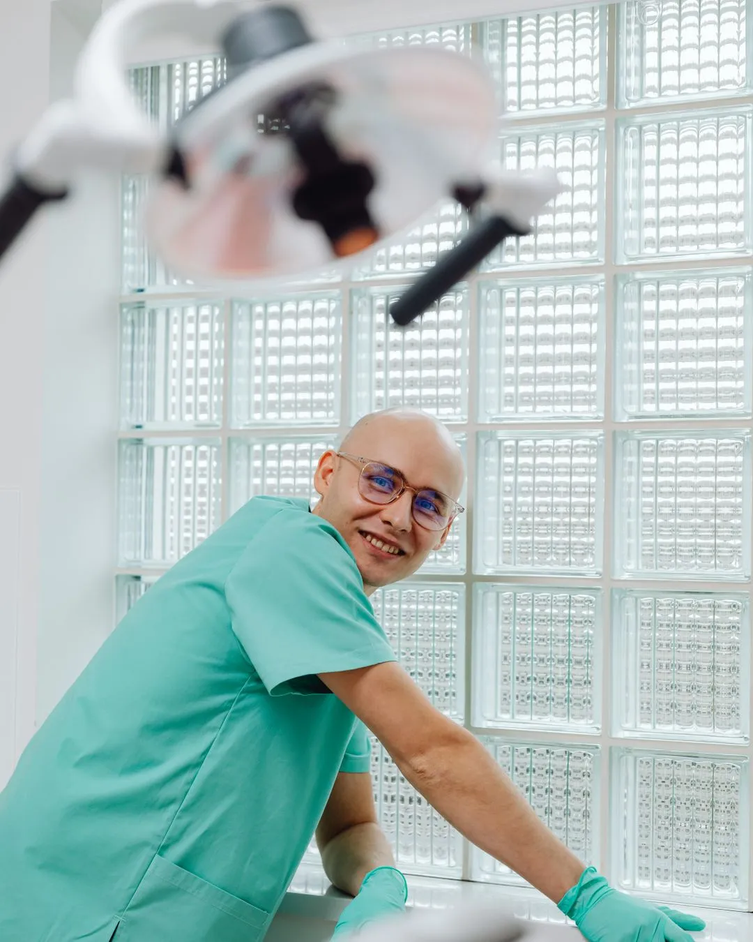 Dr. Szanda Bence fogorvos portréja